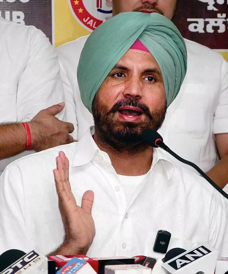 Punjab: बकाया भुगतान न होने पर वारिंग ने आप पर विश्वासघात का आरोप लगाया Punjab: बकाया भुगतान न होने पर वारिंग ने आप पर विश्वासघात का आरोप लगाया