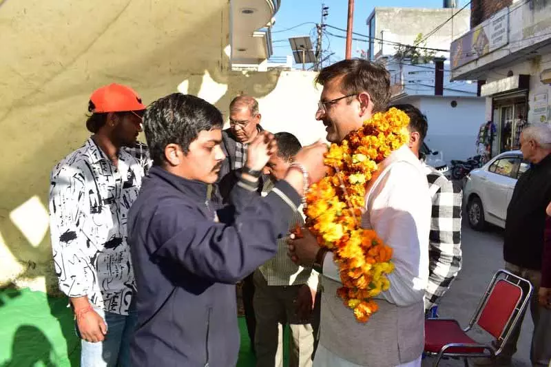 झटके के कुछ घंटों बाद कांग्रेस के Mayoral पद के उम्मीदवार ने प्रचार अभियान तेज़ किया झटके के कुछ घंटों बाद कांग्रेस के Mayoral पद के उम्मीदवार ने प्रचार अभियान तेज़ किया