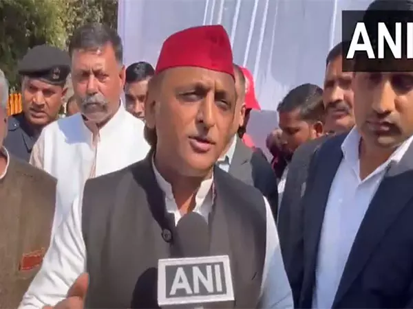 Akhilesh Yadav ने मुख्यमंत्री योगी आदित्यनाथ पर पलटवार किया Akhilesh Yadav ने मुख्यमंत्री योगी आदित्यनाथ पर पलटवार किया