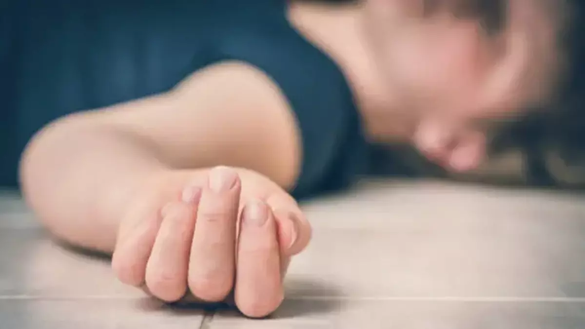 ऑनलाइन सट्टेबाजी से आर्थिक तंगी के चलते दंपत्ति ने आत्महत्या कर ली ऑनलाइन सट्टेबाजी से आर्थिक तंगी के चलते दंपत्ति ने आत्महत्या कर ली