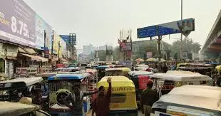 Varanasi: हर दो घंटे में 15 चौराहों के ट्रैफिक के हाल का वीडियो थानाध्यक्ष को भेजेंगे Varanasi: हर दो घंटे में 15 चौराहों के ट्रैफिक के हाल का वीडियो थानाध्यक्ष को भेजेंगे