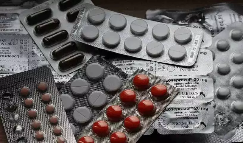 TSDCA ने उप्पल में बिना लाइसेंस के गोदाम पर छापा मारा, 6.7 लाख रुपये की अवैध दवाएं जब्त कीं TSDCA ने उप्पल में बिना लाइसेंस के गोदाम पर छापा मारा, 6.7 लाख रुपये की अवैध दवाएं जब्त कीं