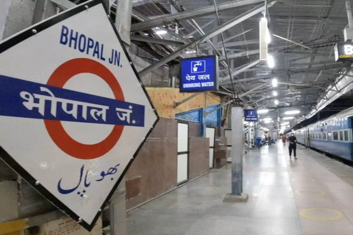 Bhopal: भोपाल मंडल के स्टेशनों पर दुर्घटना से बचने के लिए अलर्ट जारी Bhopal: भोपाल मंडल के स्टेशनों पर दुर्घटना से बचने के लिए अलर्ट जारी