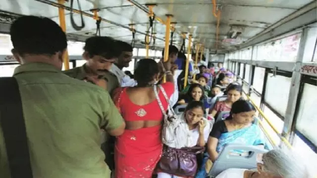 STA ने नेताजी बस टर्मिनल में महिलाओं को प्रथम यात्री के रूप में बैठाने के लिए निरीक्षण किया STA ने नेताजी बस टर्मिनल में महिलाओं को प्रथम यात्री के रूप में बैठाने के लिए निरीक्षण किया