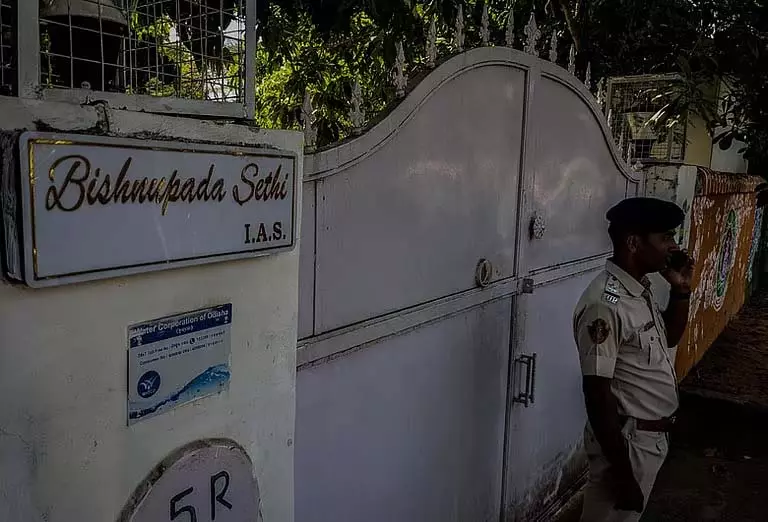 CBI छापे विवाद के बीच वरिष्ठ IAS अधिकारी बिष्णुपद सेठी ने इस्तीफा दिया CBI छापे विवाद के बीच वरिष्ठ IAS अधिकारी बिष्णुपद सेठी ने इस्तीफा दिया