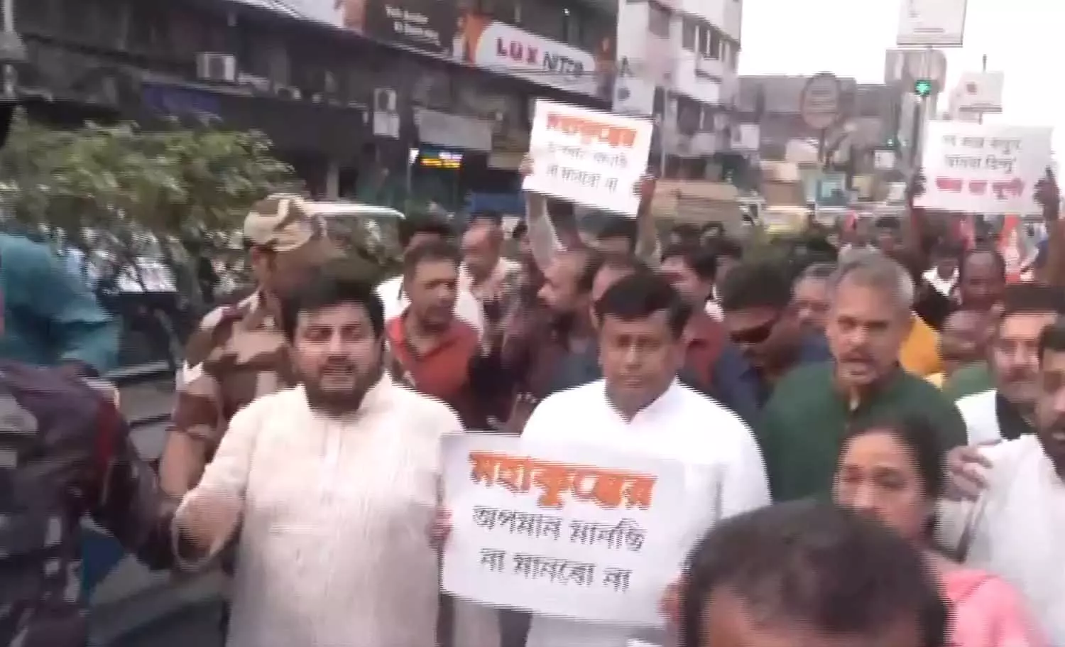 BIG BREAKING: ममता बनर्जी के बयान पर भाजपा ने किया विरोध प्रदर्शन BIG BREAKING: ममता बनर्जी के बयान पर भाजपा ने किया विरोध प्रदर्शन