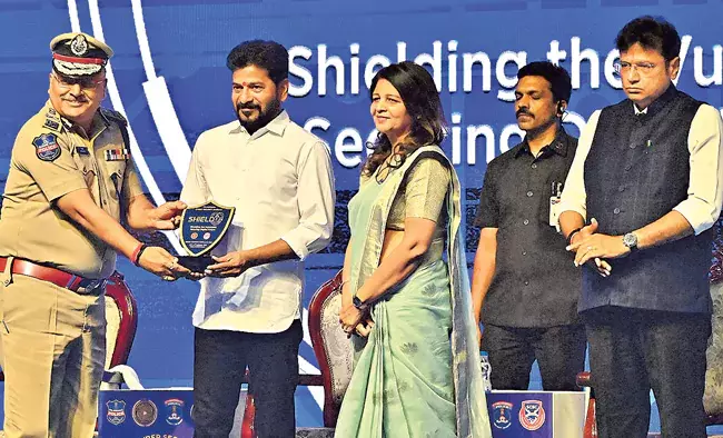 CM Revanth Reddy : हम साइबर सुरक्षा में नंबर 1 बनेंगे CM Revanth Reddy : हम साइबर सुरक्षा में नंबर 1 बनेंगे