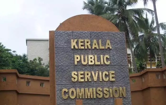 केरल कैबिनेट ने PSC अध्यक्ष और सदस्यों के वेतन में संशोधन का फैसला किया केरल कैबिनेट ने PSC अध्यक्ष और सदस्यों के वेतन में संशोधन का फैसला किया
