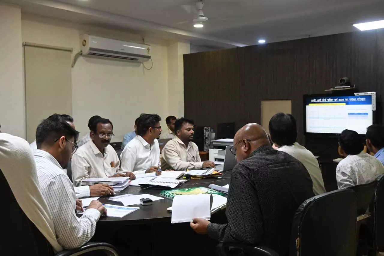 सहायक विकासखण्ड शिक्षा अधिकारी सहित 6 प्राचार्यो को नोटिस सहायक विकासखण्ड शिक्षा अधिकारी सहित 6 प्राचार्यो को नोटिस