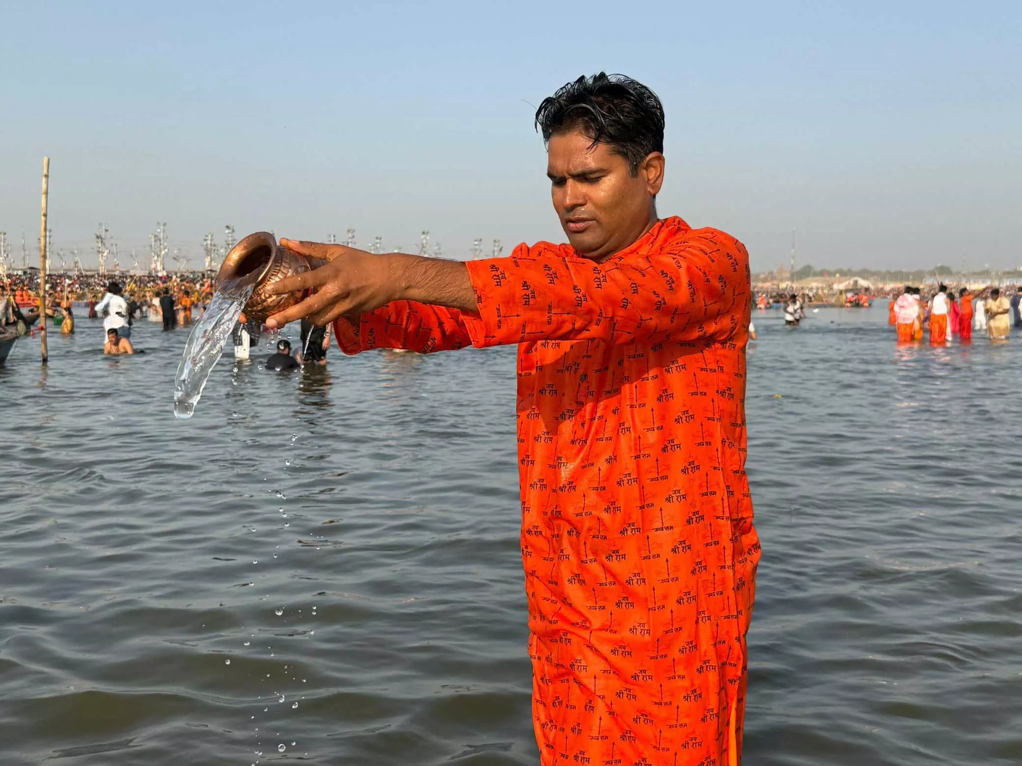 मंत्री ओपी चौधरी ने प्रयागराज में किया गंगा स्नान मंत्री ओपी चौधरी ने प्रयागराज में किया गंगा स्नान
