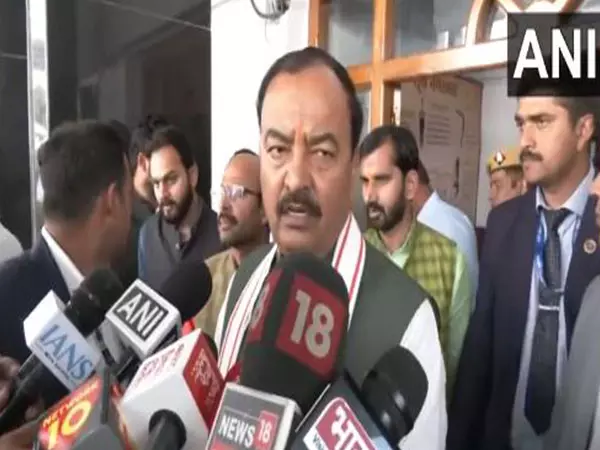 UP उपमुख्यमंत्री केपी मौर्य ने अखिलेश और सीएम ममता पर निशाना साधा UP उपमुख्यमंत्री केपी मौर्य ने अखिलेश और सीएम ममता पर निशाना साधा