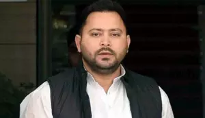 Tejashwi Yadav ने बिगड़ती कानून व्यवस्था को लेकर नीतीश सरकार की आलोचना की Tejashwi Yadav ने बिगड़ती कानून व्यवस्था को लेकर नीतीश सरकार की आलोचना की