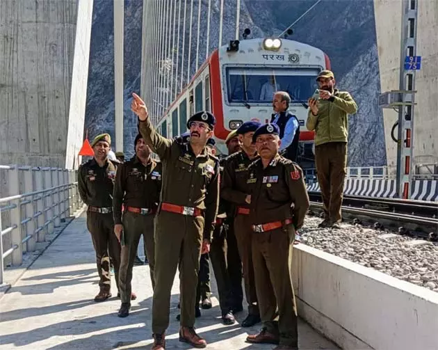 IGP जम्मू ने JSK रेंज में SOG की परिचालन तैयारियों का निरीक्षण किया IGP जम्मू ने JSK रेंज में SOG की परिचालन तैयारियों का निरीक्षण किया