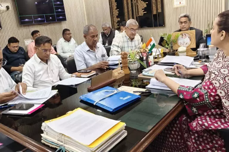 Barmer: रीट परीक्षा में नियुक्त अधिकारियों एवं कर्मचारियों का प्रशिक्षण शनिवार को Barmer: रीट परीक्षा में नियुक्त अधिकारियों एवं कर्मचारियों का प्रशिक्षण शनिवार को