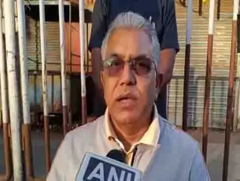 BJP नेता दिलीप घोष ने गंगासागर मेले के प्रबंधन को लेकर ममता बनर्जी की आलोचना की BJP नेता दिलीप घोष ने गंगासागर मेले के प्रबंधन को लेकर ममता बनर्जी की आलोचना की