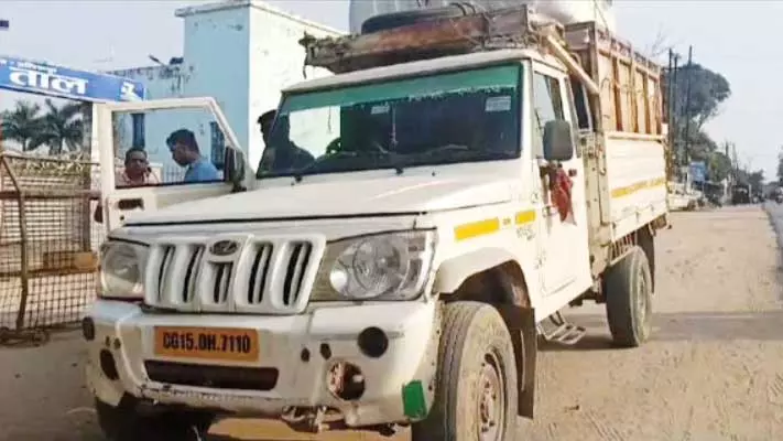 CG: दिनदहाड़े पिकअप चालक से की लूट, जांच में जुटी पुलिस CG: दिनदहाड़े पिकअप चालक से की लूट, जांच में जुटी पुलिस
