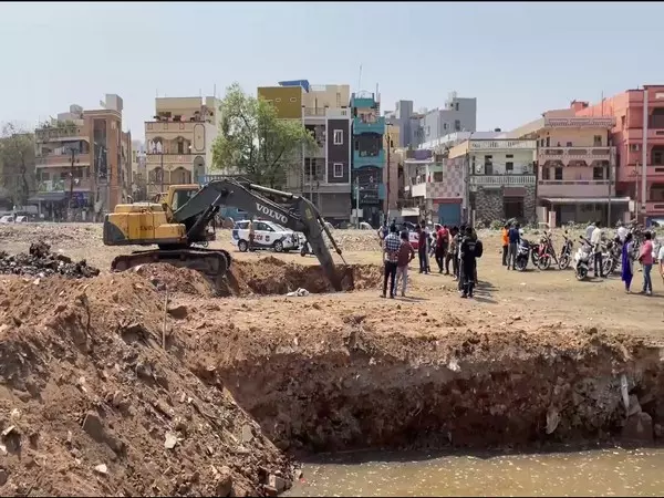 तेलंगाना सरकार ने अदालत की जीत के बाद बथुकम्मा कुंटा तालाब का किया जीर्णोद्धार तेलंगाना सरकार ने अदालत की जीत के बाद बथुकम्मा कुंटा तालाब का किया जीर्णोद्धार