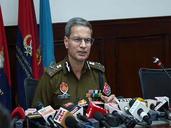 पंजाब पुलिस मोटर वाहन चोरी के लिए ई-FIR सुविधा शुरू करने के लिए पूरी तरह तैयार है: DGP पंजाब पंजाब पुलिस मोटर वाहन चोरी के लिए ई-FIR सुविधा शुरू करने के लिए पूरी तरह तैयार है: DGP पंजाब