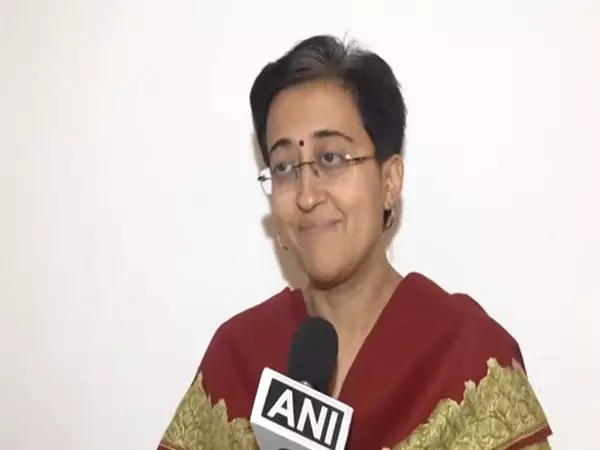 आप नेताओं ने नवनिर्वाचित दिल्ली CM को दी बधाई आप नेताओं ने नवनिर्वाचित दिल्ली CM को दी बधाई