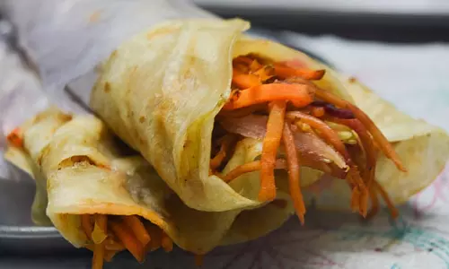 Kathi Roll: मुंह का स्वाद बदलने का बेहतरीन विकल्प Kathi Roll: मुंह का स्वाद बदलने का बेहतरीन विकल्प