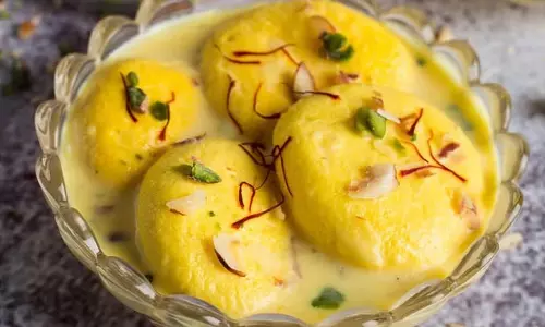 Rasmalai Recipe: मीठा खाने के हैं शौकीन तो घर पर खास विधि से बनाएं रसमलाई