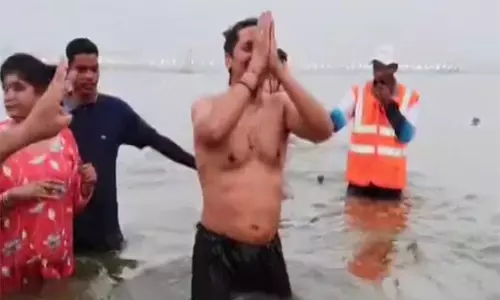 शान ने Maha Kumbh Mela 2025 में पवित्र स्नान किया