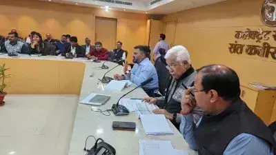 Sant Kabir Nagar: जिलाधिकारी की अध्यक्षता में विकास और निर्माण कार्यों की समीक्षा बैठक आयोजित हुई