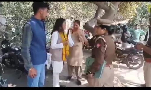 Kanpur: नशे की हालत में एसपी कार्यालय पहुंची पूर्व दस्यु सुंदरी Kanpur: नशे की हालत में एसपी कार्यालय पहुंची पूर्व दस्यु सुंदरी
