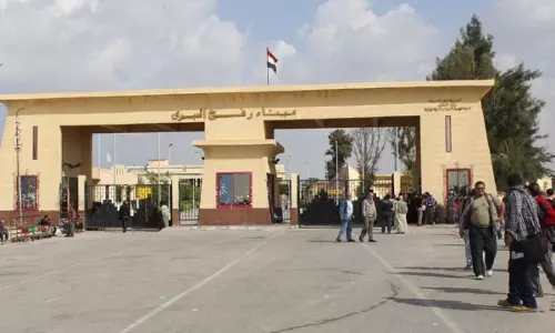 पांच भारी उपकरण वाहन पहली बार राफा क्रॉसिंग के माध्यम से Gaza में प्रवेश करते हैं पांच भारी उपकरण वाहन पहली बार राफा क्रॉसिंग के माध्यम से Gaza में प्रवेश करते हैं