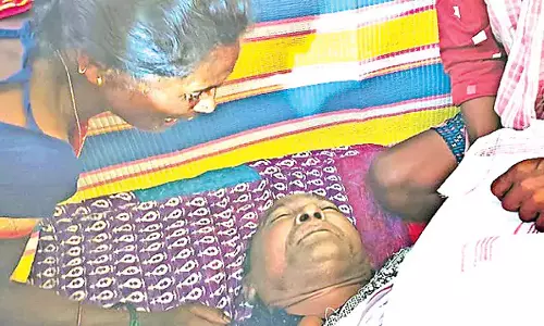 दिल का दौरा पड़ने से एक व्यक्ति की अस्पताल में डॉक्टरों और कर्मचारियों की कमी के कारण मौत हुई