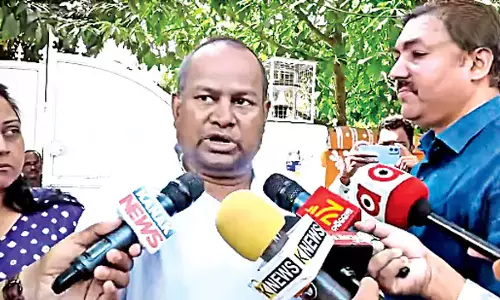 Odisha: सीबीआई ने आईएएस अधिकारी बिष्णुपद के आवास की तलाशी ली Odisha: सीबीआई ने आईएएस अधिकारी बिष्णुपद के आवास की तलाशी ली