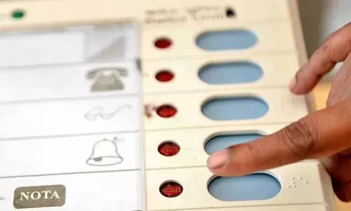 कांग्रेस या BJP-BRS की अनुपस्थिति से किस पार्टी को फायदा होगा?