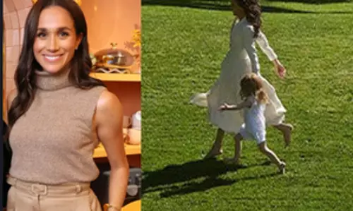 Meghan Markle ने अपनी और प्रिंस हैरी की 3 वर्षीय बेटी लिलिबेट की पहली तस्वीर साझा की Meghan Markle ने अपनी और प्रिंस हैरी की 3 वर्षीय बेटी लिलिबेट की पहली तस्वीर साझा की