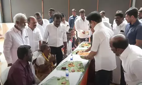 CM Stalin : चेन्नई के पुलियानथोप में लोगों को बिरयानी परोसी