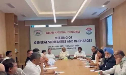 कांग्रेस अध्यक्ष और राहुल गांधी ने कांग्रेस महासचिवों और राज्य प्रभारियों के साथ बैठक की