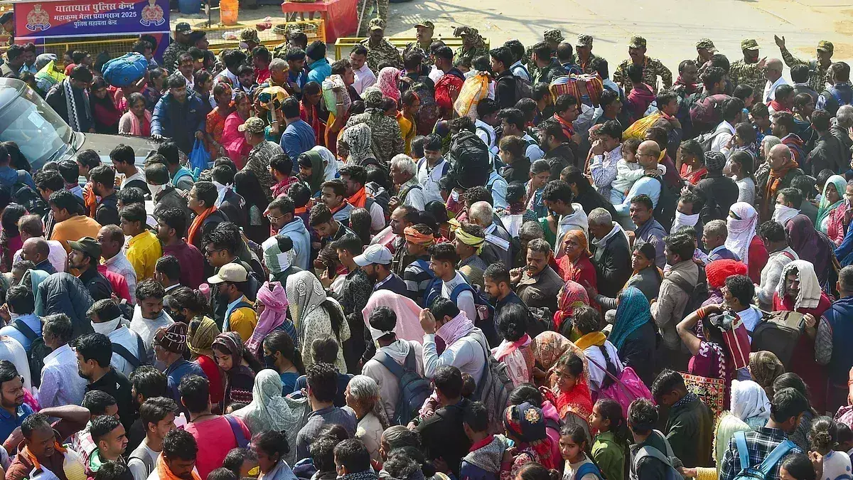 Varanasi: काशी में महाकुंभ की भीड़, प्रशासन ने बनाई नई योजना