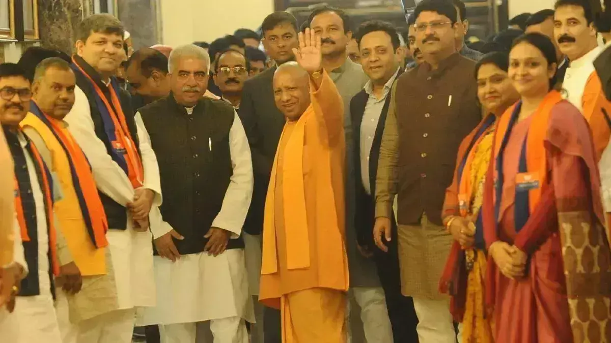 Jhansi: मुख्यमंत्री योगी आदित्यनाथ की पहल पर क्षेत्रीय भाषाओं को उभारने का कार्यक्रम