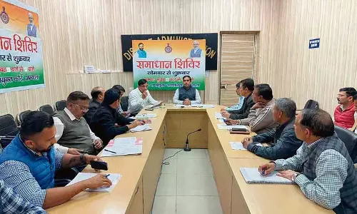 DC ने सीएम घोषणाओं के तहत शुरू की गई परियोजनाओं की समीक्षा की