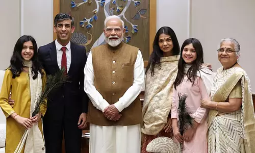 Delhi : इंग्लैंड के पूर्व प्रधानमंत्री ने परिवार के साथ मोदी से की मुलाकात