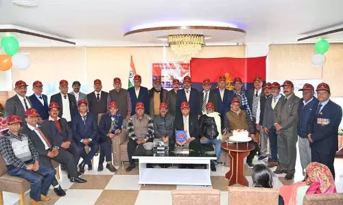 युद्ध नायकों ने Kargil Vijay के 25 वर्ष पूरे होने का जश्न मनाया युद्ध नायकों ने Kargil Vijay के 25 वर्ष पूरे होने का जश्न मनाया