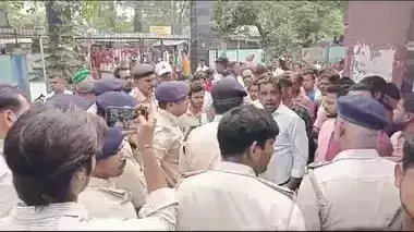 Saran: दो पक्षों में विवाद के बाद झड़प, बीच-बचाव में पुलिस कर्मी भी घायल