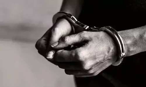 Chennai: डकैती गिरोह में सेल्स टैक्स अधिकारी भी शामिल, नए जबरन वसूली मामले का खुलासा Chennai: डकैती गिरोह में सेल्स टैक्स अधिकारी भी शामिल, नए जबरन वसूली मामले का खुलासा