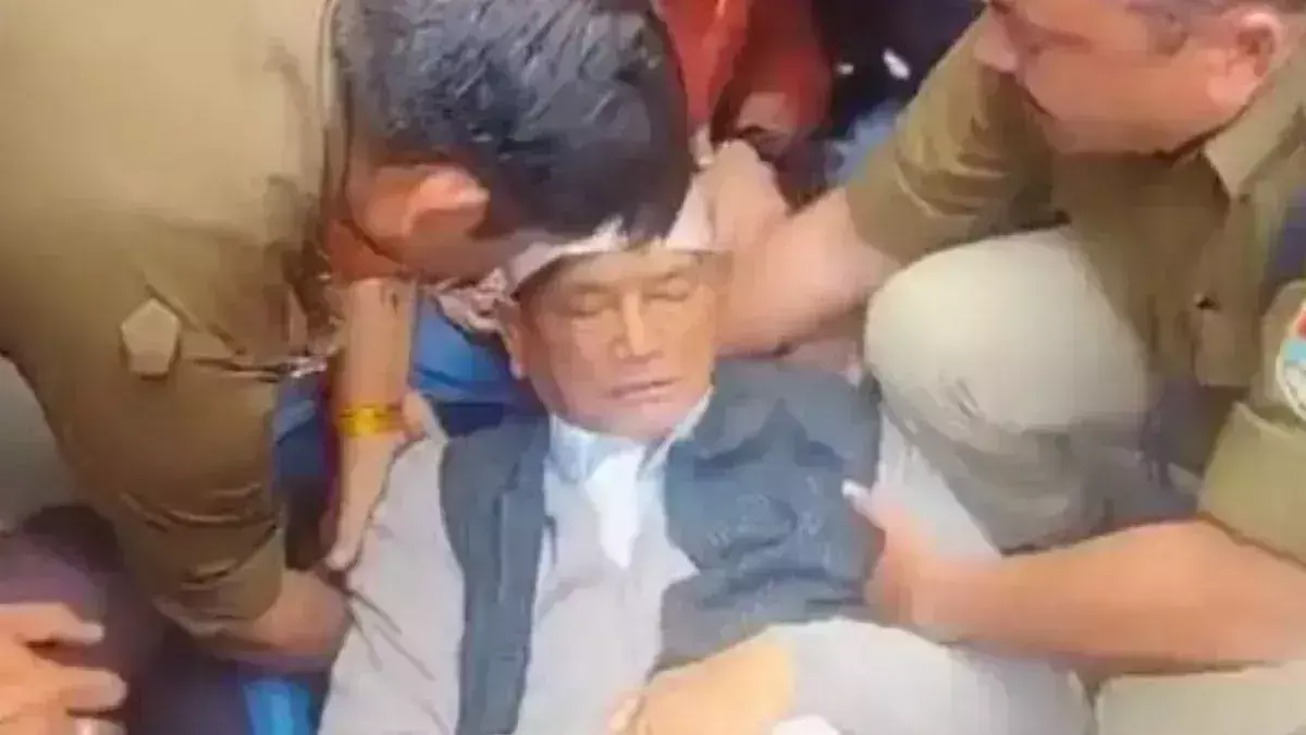 Dehradun: पूर्व सीएम हरीश रावत की बिगड़ी तबीयत Dehradun: पूर्व सीएम हरीश रावत की बिगड़ी तबीयत