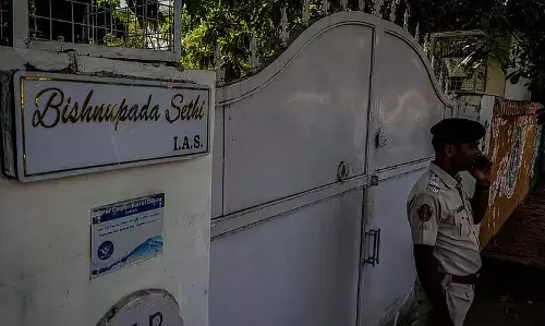 CBI छापे विवाद के बीच वरिष्ठ IAS अधिकारी बिष्णुपद सेठी ने इस्तीफा दिया
