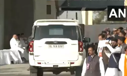 BIG BREAKING: केंद्रीय मंत्री जेपी नड्डा-अमित शाह नए RSS कार्यालय पहुंचे BIG BREAKING: केंद्रीय मंत्री जेपी नड्डा-अमित शाह नए RSS कार्यालय पहुंचे