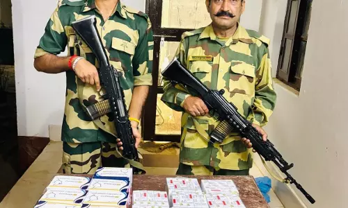 Tripura: भारत-बांग्लादेश सीमा पर 4.16 लाख रुपये मूल्य का प्रतिबंधित सामान जब्त किया
