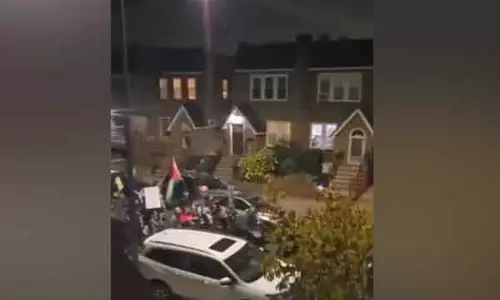 ब्रुकलिन में Israel विरोधी प्रदर्शनकारी समूहों और इजरायल समर्थक प्रति-प्रदर्शनकारियों के बीच झड़पें ब्रुकलिन में Israel विरोधी प्रदर्शनकारी समूहों और इजरायल समर्थक प्रति-प्रदर्शनकारियों के बीच झड़पें