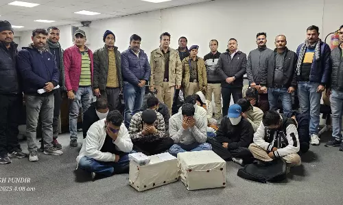 Dehradun: फर्जी कॉल सेंटर का भंडाफोड़, देहरादून में विदेशी नागरिकों से ठगी Dehradun: फर्जी कॉल सेंटर का भंडाफोड़, देहरादून में विदेशी नागरिकों से ठगी