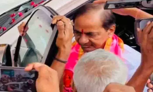 KCR ने कांग्रेस को घेरने की रणनीति पर चर्चा के लिए बीआरएस की अहम बैठक की अध्यक्षता की KCR ने कांग्रेस को घेरने की रणनीति पर चर्चा के लिए बीआरएस की अहम बैठक की अध्यक्षता की