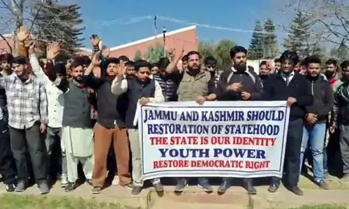 Jammu: युवा राजपूत सभा ने निकाली रैली, राज्य का दर्जा मांगा Jammu: युवा राजपूत सभा ने निकाली रैली, राज्य का दर्जा मांगा